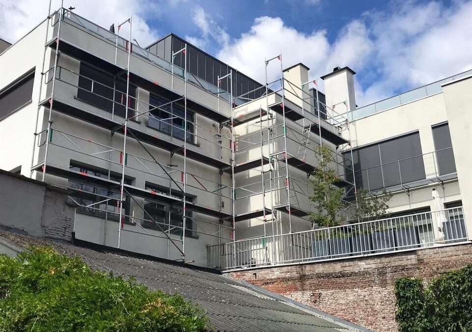 Steiger schilderwerk & renovatie pand in Mechelen