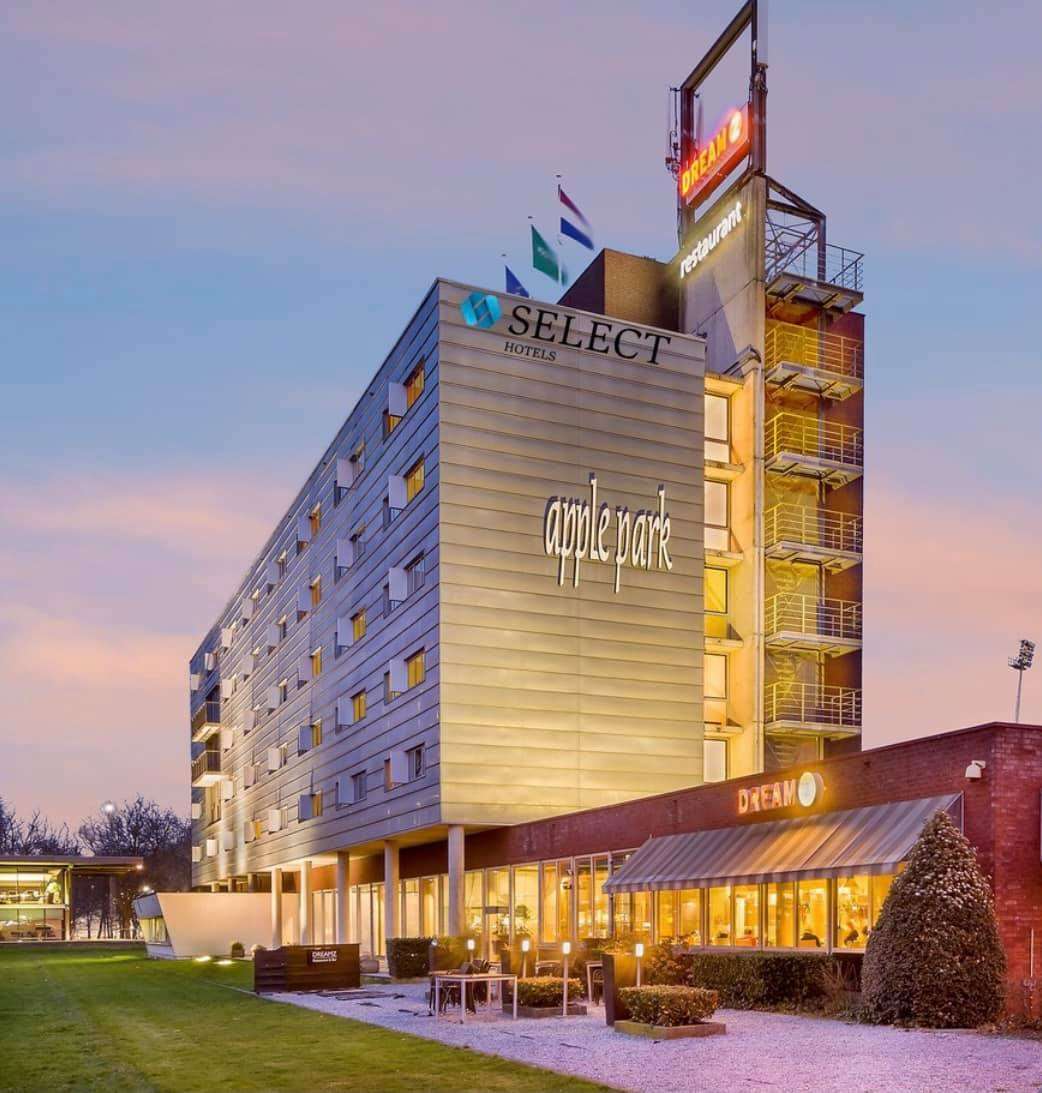 Apple Park Hotel Maastricht winter schilderwerk